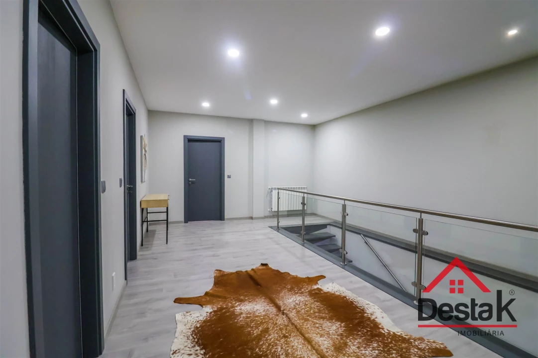 Moradia T4 para Venda em Ferreira de Aves Foto 38