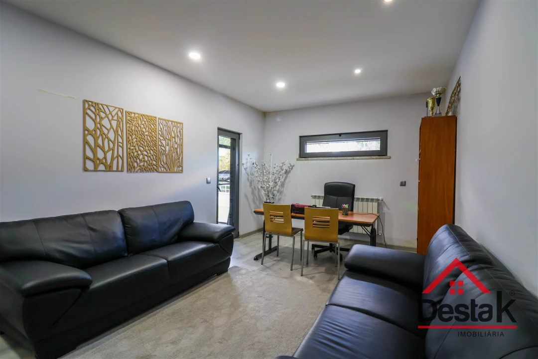 Moradia T4 para Venda em Ferreira de Aves Foto 28