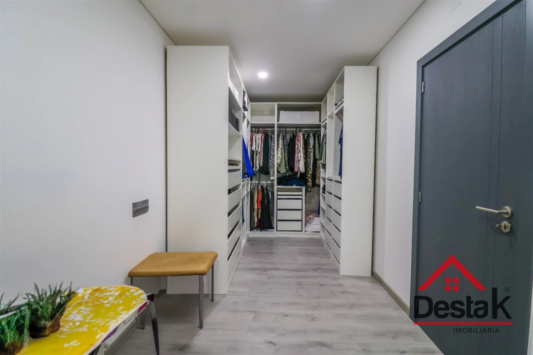 Moradia T4 para Venda em Ferreira de Aves Foto 19