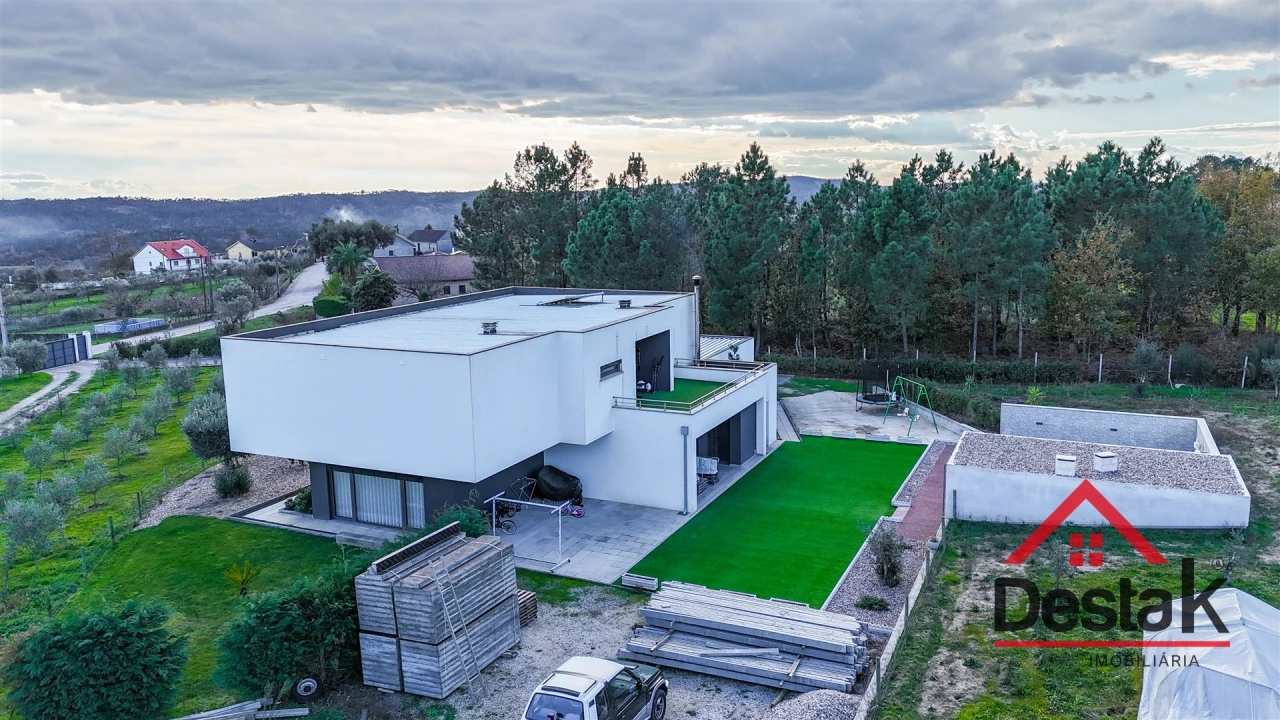 Moradia T4 para Venda em Ferreira de Aves Foto 62