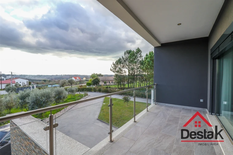 Moradia T4 para Venda em Ferreira de Aves Foto 37