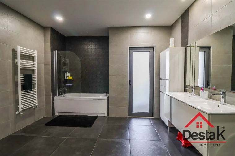 Moradia T4 para Venda em Ferreira de Aves Foto 29