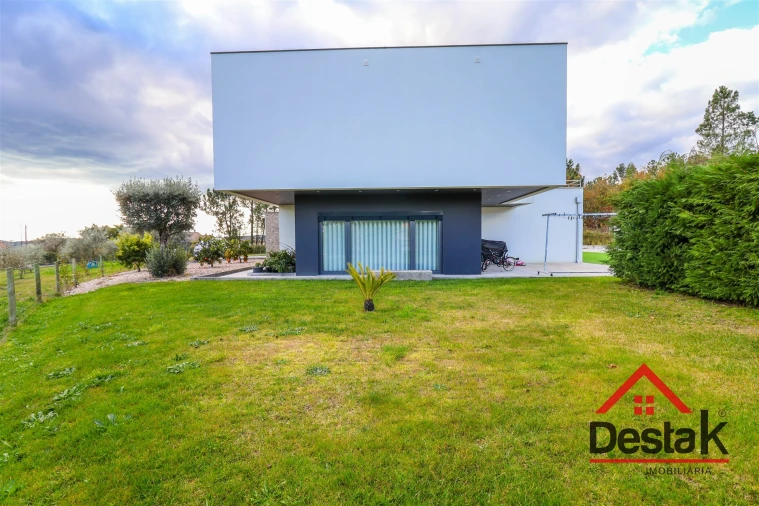 Moradia T4 para Venda em Ferreira de Aves Foto 49