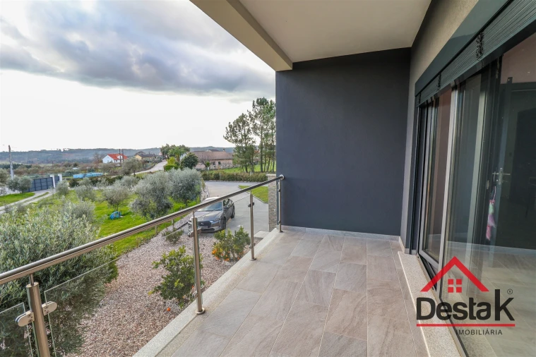 Moradia T4 para Venda em Ferreira de Aves Foto 27