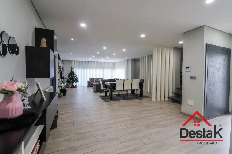 Moradia T4 para Venda em Ferreira de Aves Foto 13