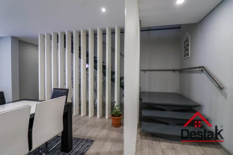 Moradia T4 para Venda em Ferreira de Aves Foto 11