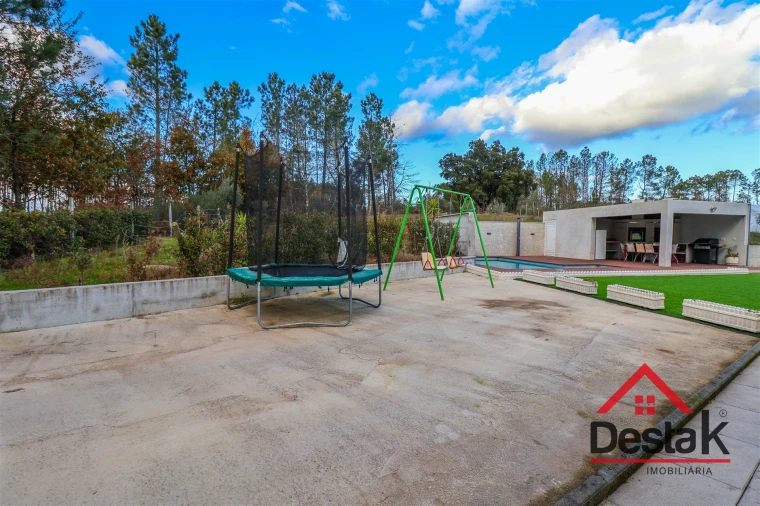 Moradia T4 para Venda em Ferreira de Aves Foto 57