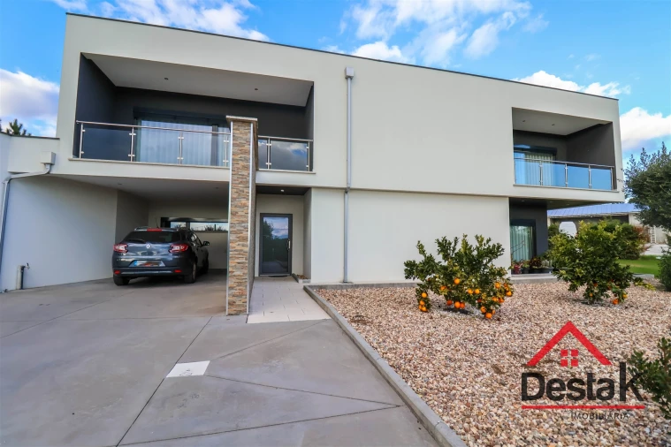 Moradia T4 para Venda em Ferreira de Aves Foto 53