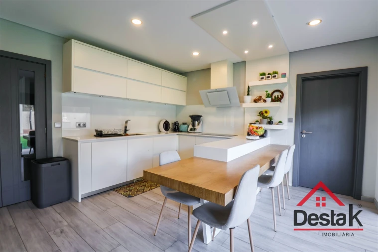 Moradia T4 para Venda em Ferreira de Aves Foto 6