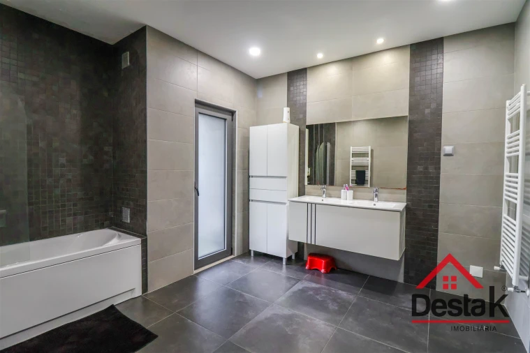 Moradia T4 para Venda em Ferreira de Aves Foto 30