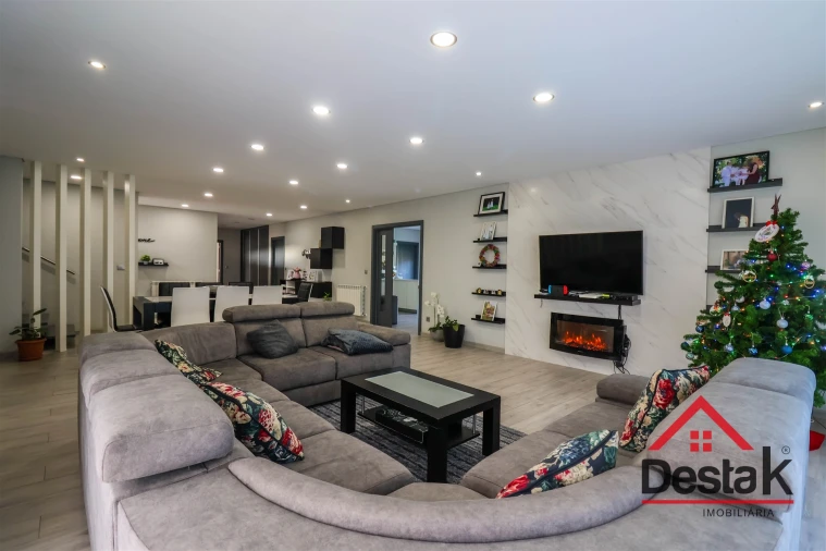 Moradia T4 para Venda em Ferreira de Aves Foto 8