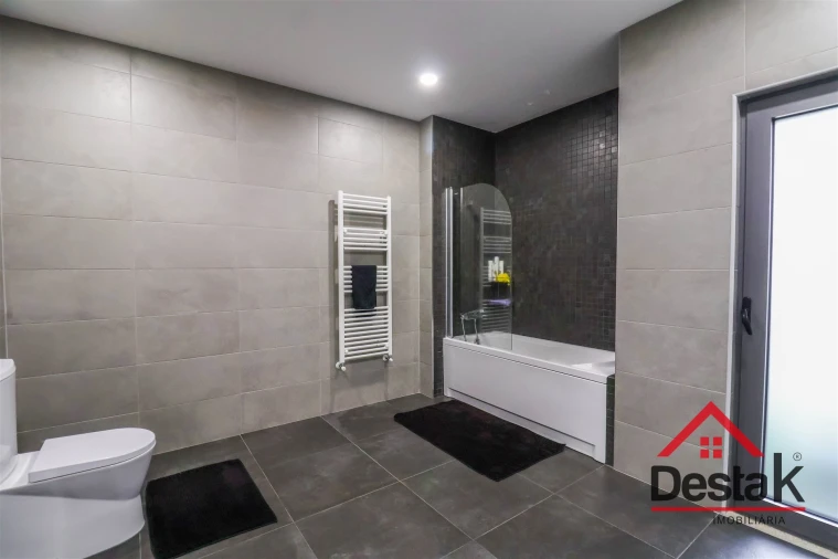 Moradia T4 para Venda em Ferreira de Aves Foto 31