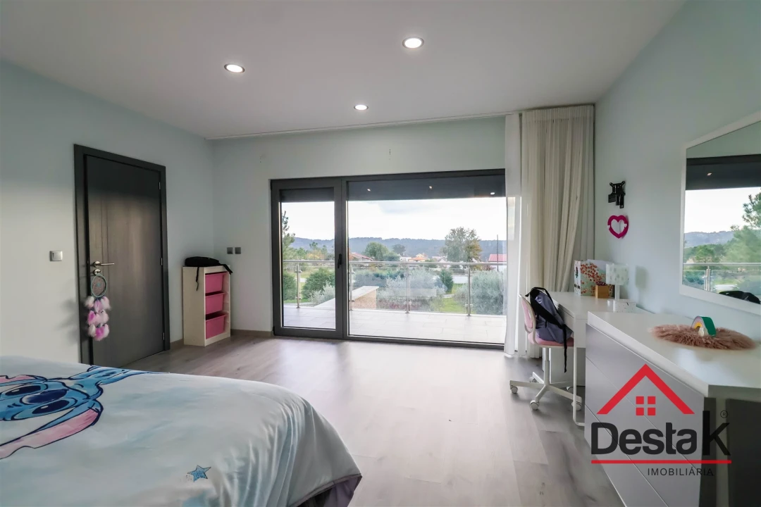 Moradia T4 para Venda em Ferreira de Aves Foto 36