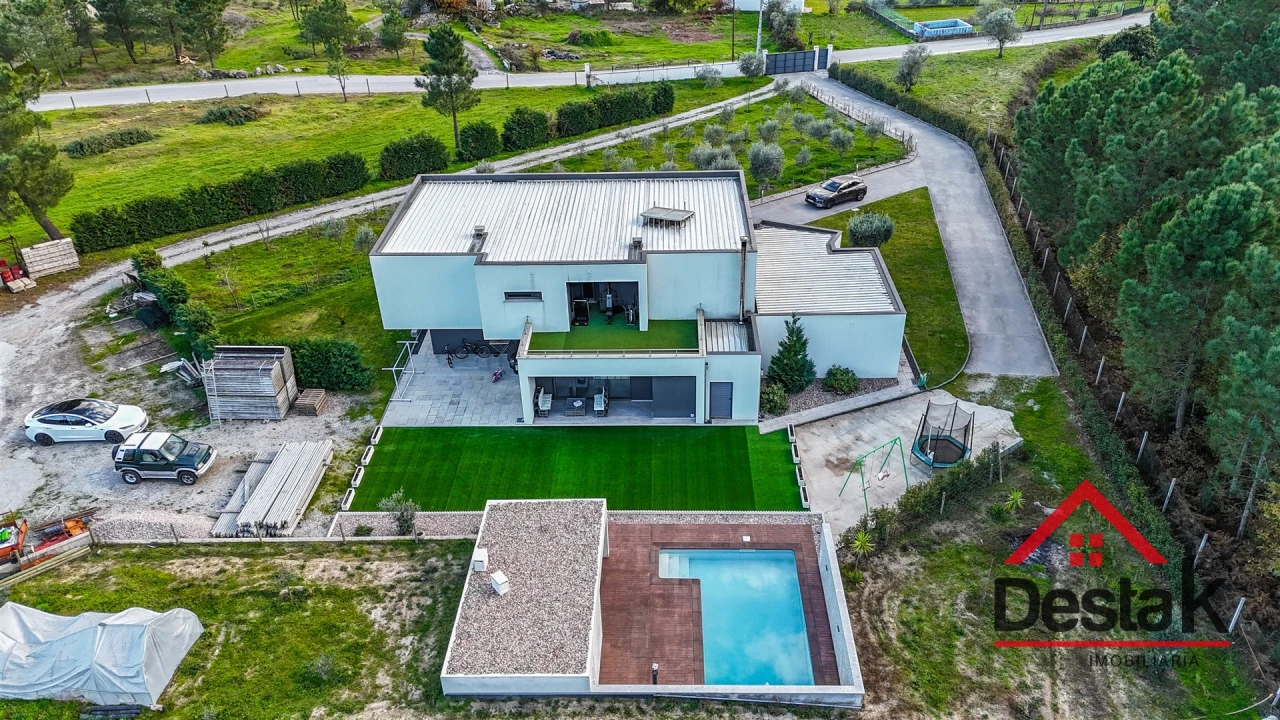 Moradia T4 para Venda em Ferreira de Aves Foto 71