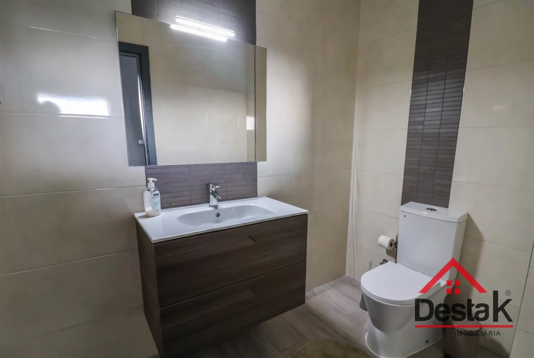 Moradia T4 para Venda em Ferreira de Aves Foto 15