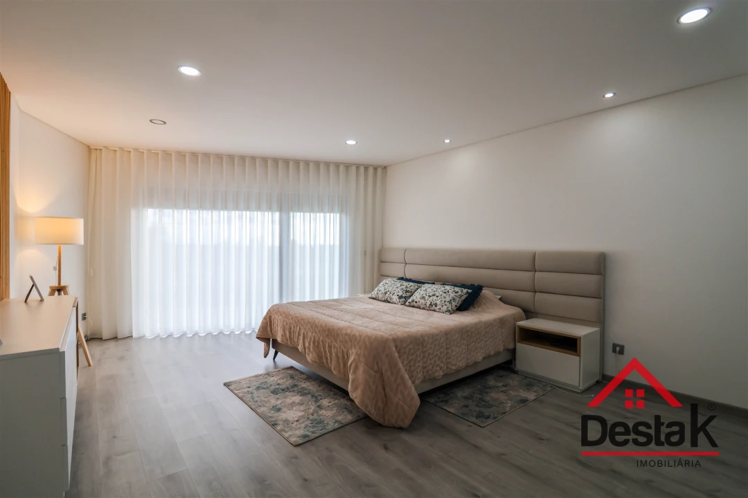 Moradia T4 para Venda em Ferreira de Aves Foto 17