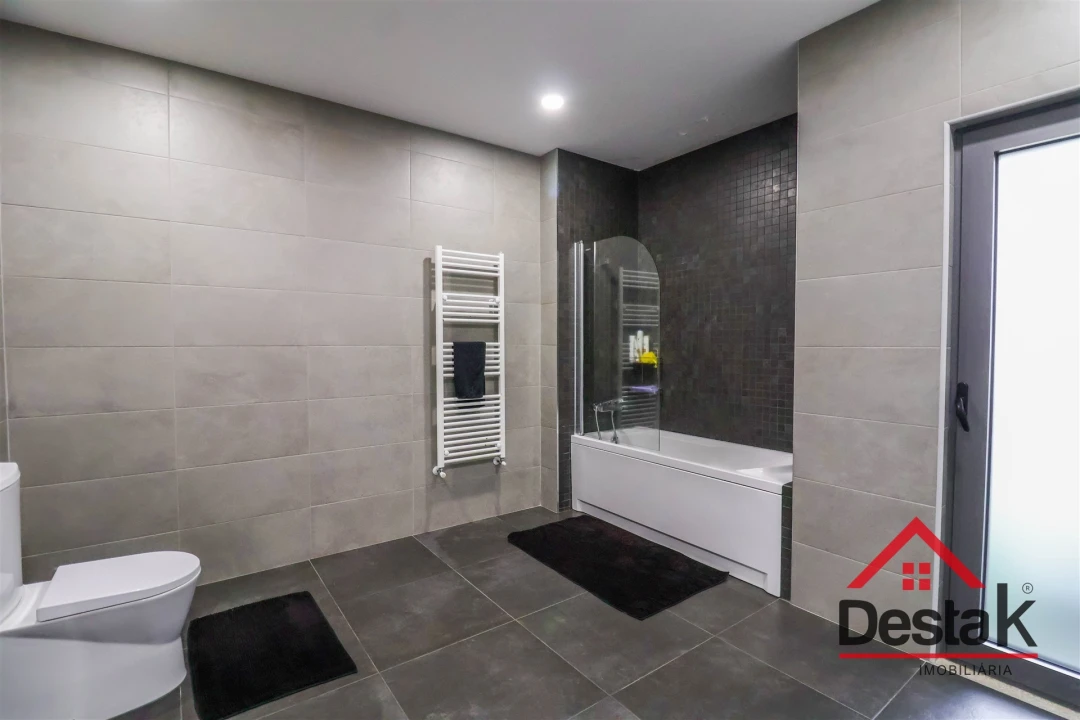 Moradia T4 para Venda em Ferreira de Aves Foto 31