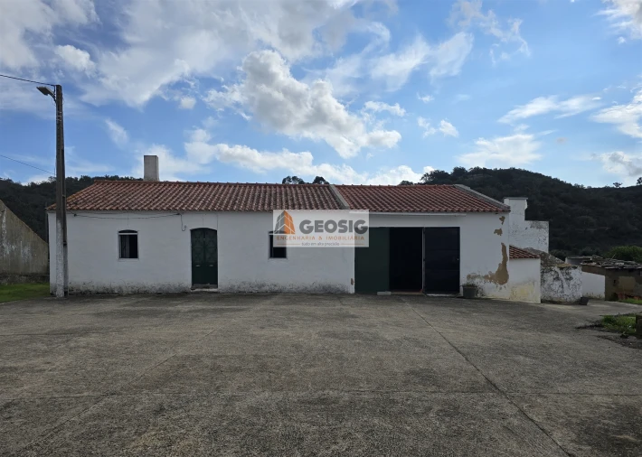 Moradia T3 para Venda em Ameixial Foto 2