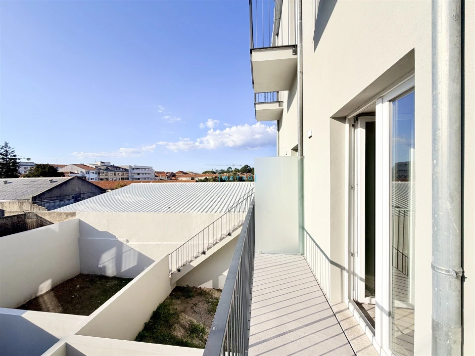 Apartamento T0 para Venda em Paranhos Foto 1