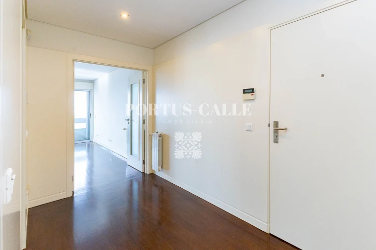 Apartamento T4 para Venda em Ramalde Foto 9