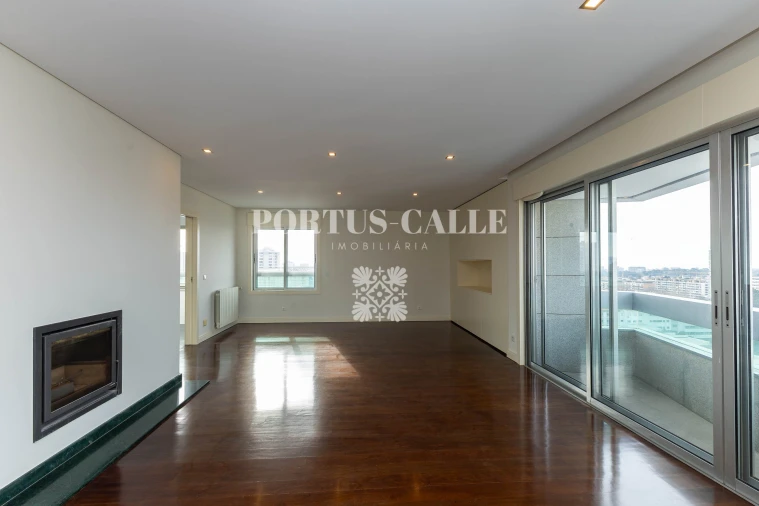 Apartamento T4 para Venda em Ramalde Foto 11