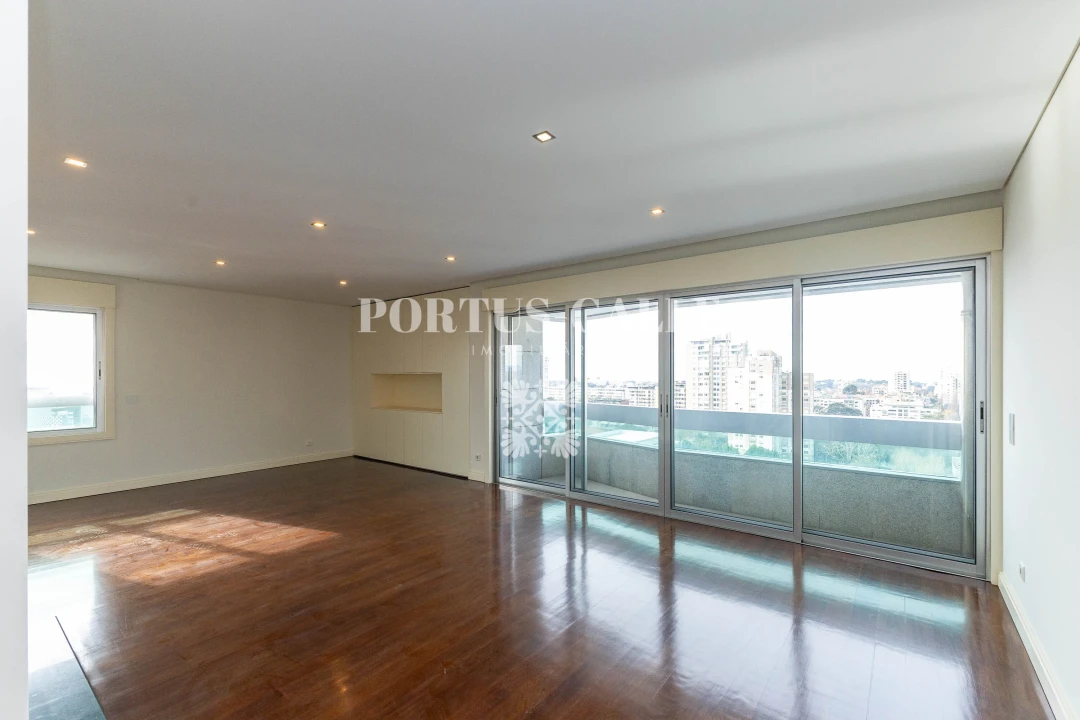 Apartamento T4 para Venda em Ramalde Foto 1