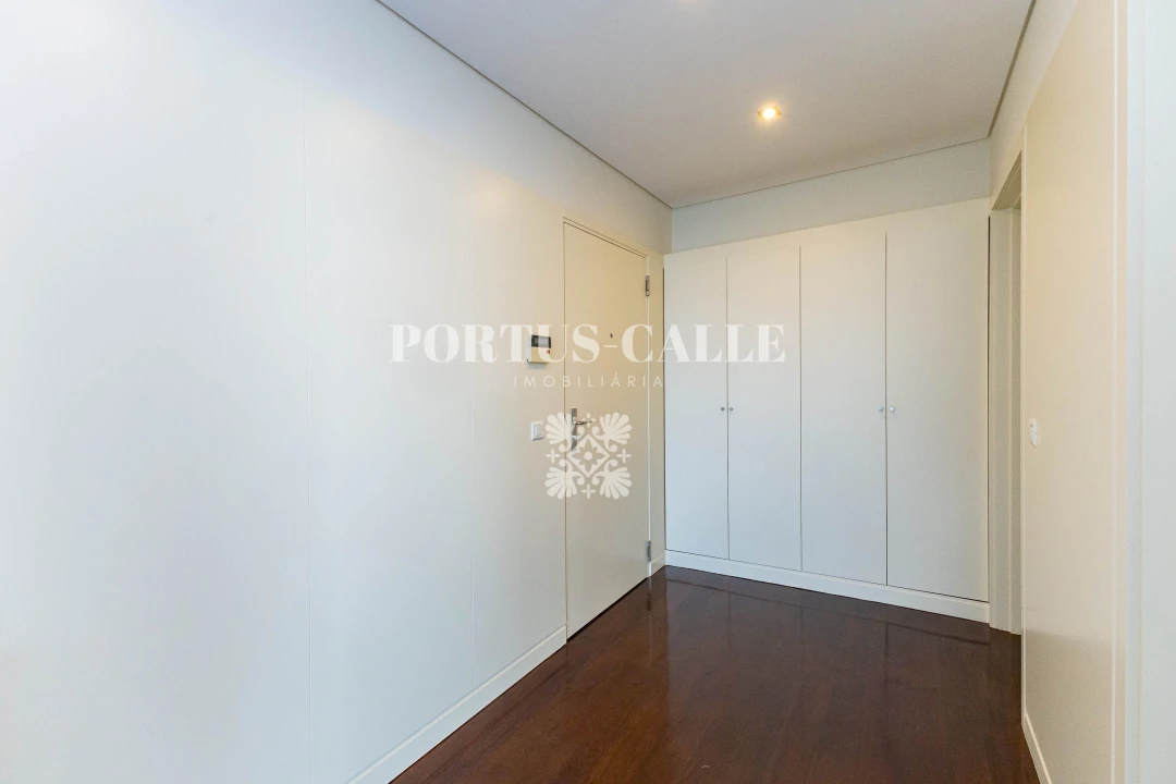 Apartamento T4 para Venda em Ramalde Foto 8