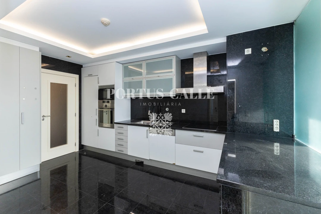 Apartamento T4 para Venda em Ramalde Foto 19