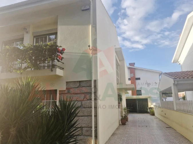 Moradia T4 para Venda em Moreira