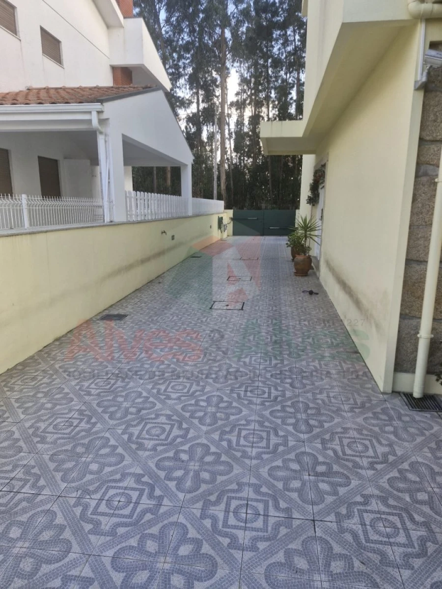 Moradia T4 para Venda em Moreira Foto 4