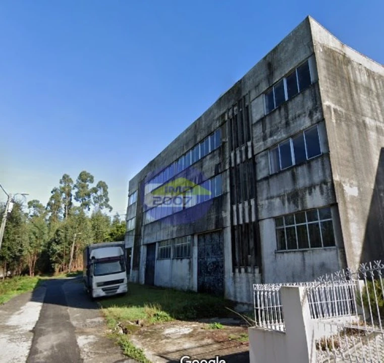 Armazém para Venda em Macieira de Cambra Foto 1