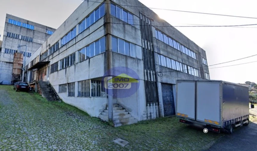 Armazém para Venda em Macieira de Cambra Foto 2