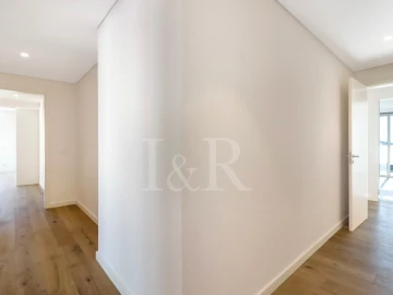 Apartamento T4 para Venda em Algés, Linda-A-Velha e Cruz Quebrada-Dafundo