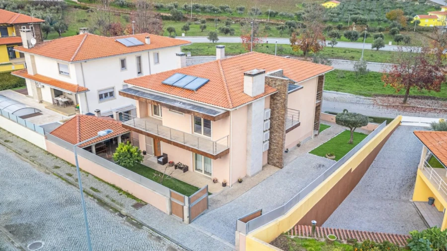 Moradia T4 para Venda em Murça Foto 3