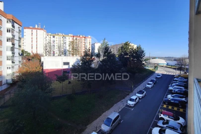 Apartamento T2 para Venda em Massamá e Monte Abraão