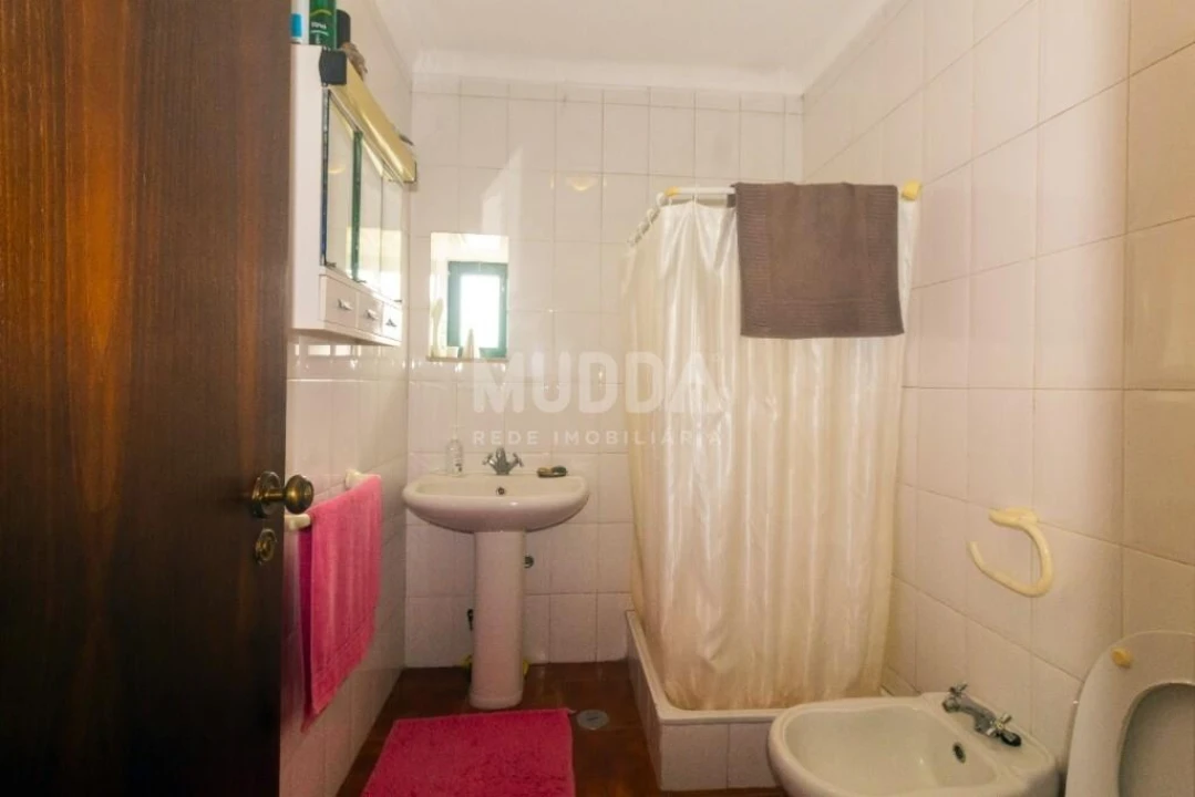 Quinta T3 para Venda em Oliveira do Douro Foto 12