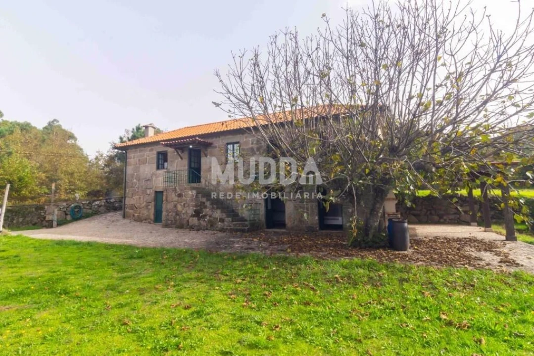 Quinta T3 para Venda em Oliveira do Douro Foto 1