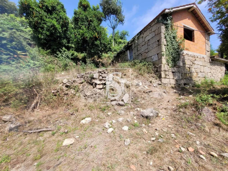 Moradia T2 para Venda em Cinfães Foto 17