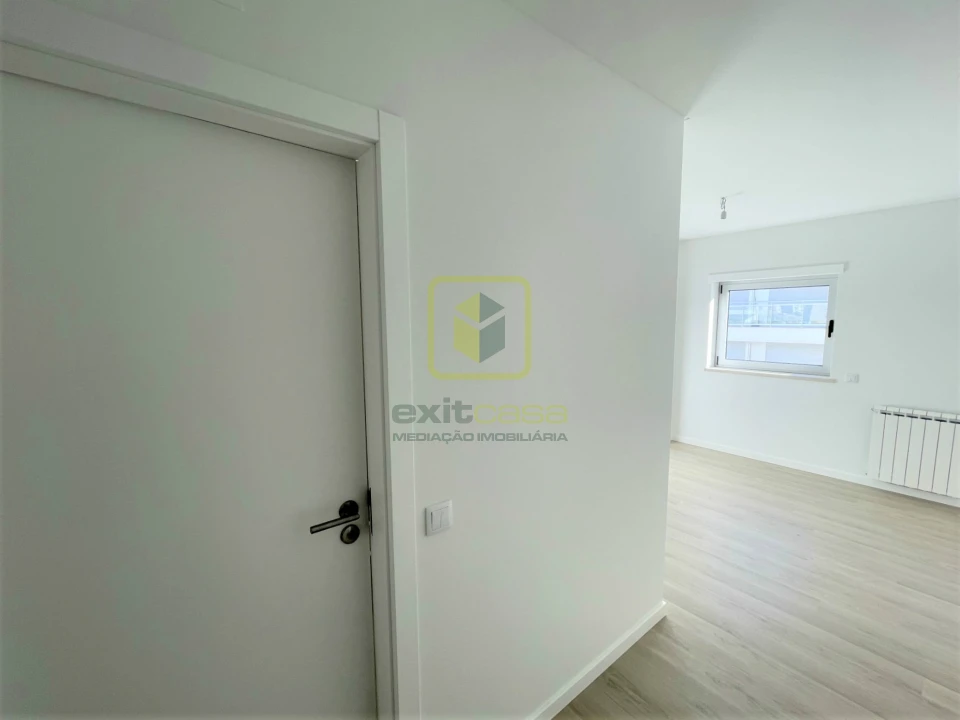 Apartamento T2 para Venda em Tavarede Foto 5