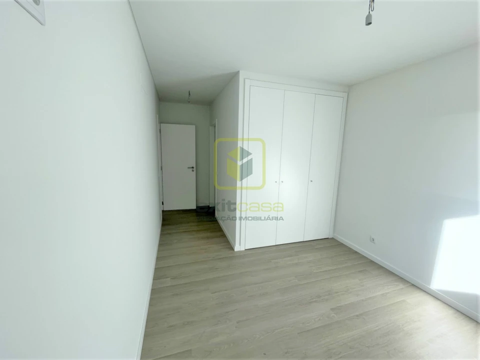 Apartamento T2 para Venda em Tavarede Foto 3