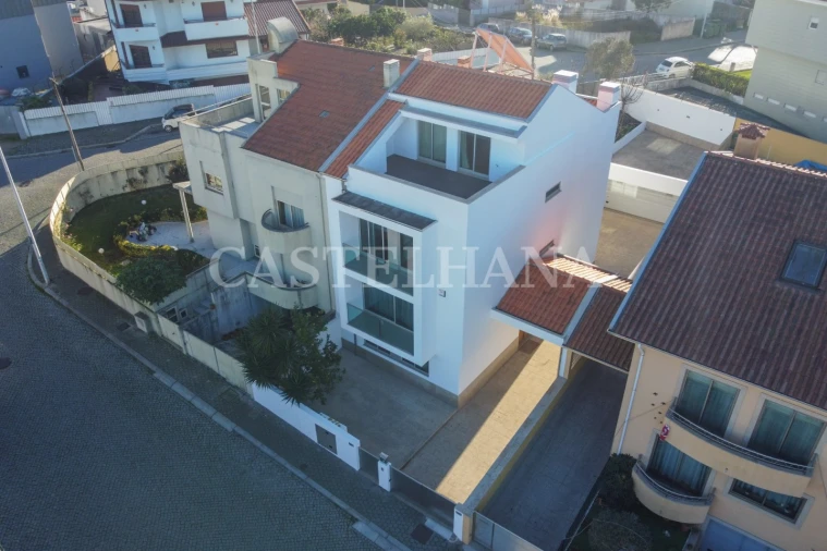 Moradia T4 para Venda em Canidelo Foto 43