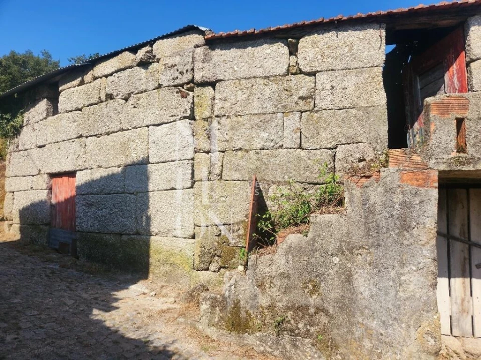 Moradia T2 para Venda em Bustelo, Carneiro e Carvalho de Rei Foto 1