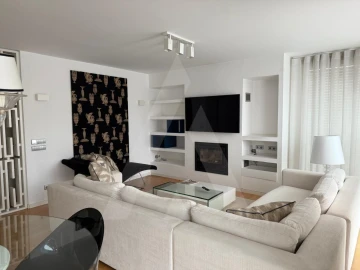 Apartamento T3 para Arrendamento em Glória e Vera Cruz