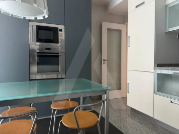 Apartamento T3 para Arrendamento em Glória e Vera Cruz