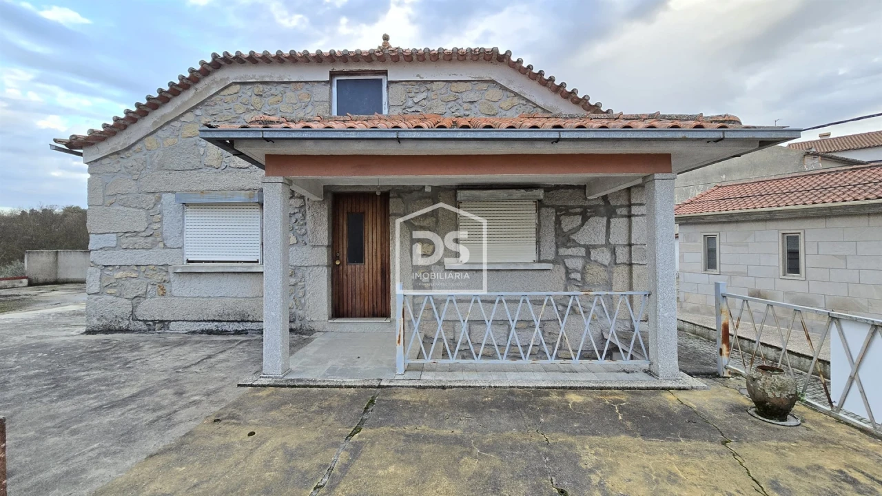 Moradia T4 para Venda em Moimentinha Foto 1