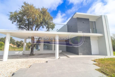 Moradia T6 para Venda em Santo Estêvão