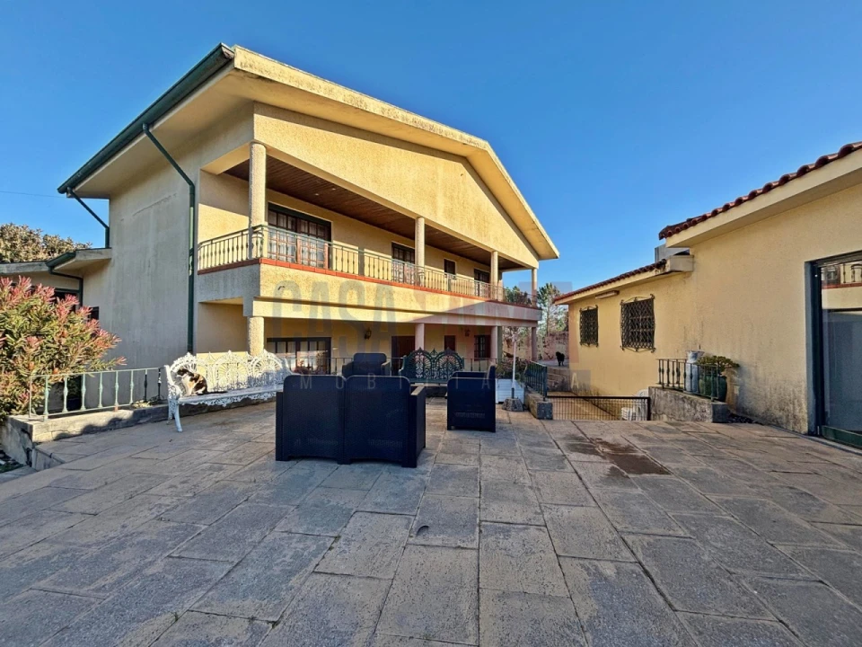 Moradia T4 para Venda em Bougado (São Martinho e Santiago) Foto 1