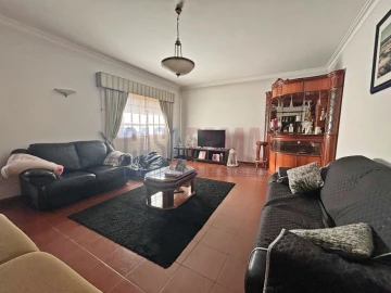 Moradia T4 para Venda em Bougado (São Martinho e Santiago)
