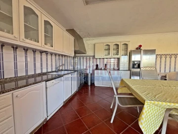 Moradia T4 para Venda em Bougado (São Martinho e Santiago)