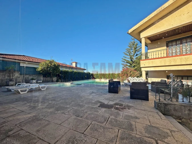 Moradia T4 para Venda em Bougado (São Martinho e Santiago) Foto 3